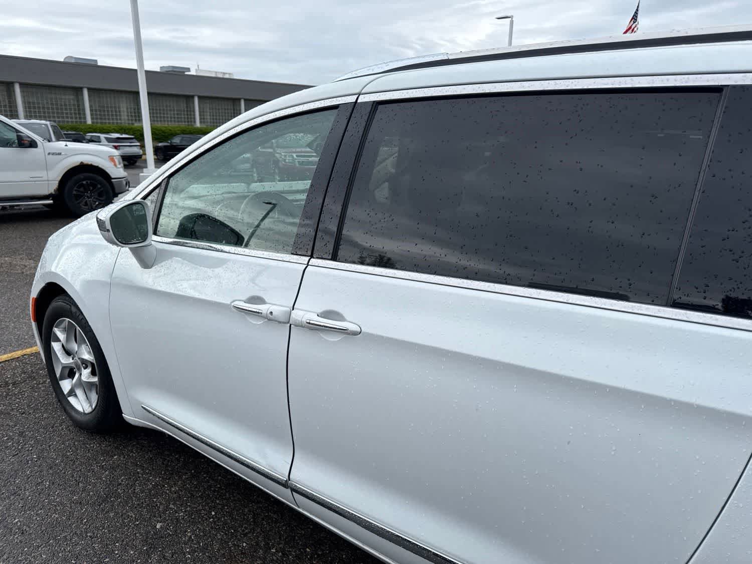 Used 2020 Chrysler Pacifica Limited FWD image 25