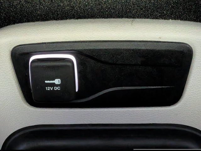 Used 2023 Chrysler Pacifica Touring-L FWD image 29