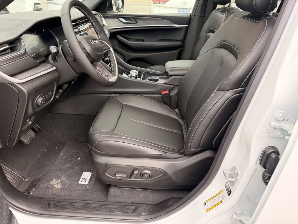 New 2025 Jeep Grand Cherokee Limited image 12