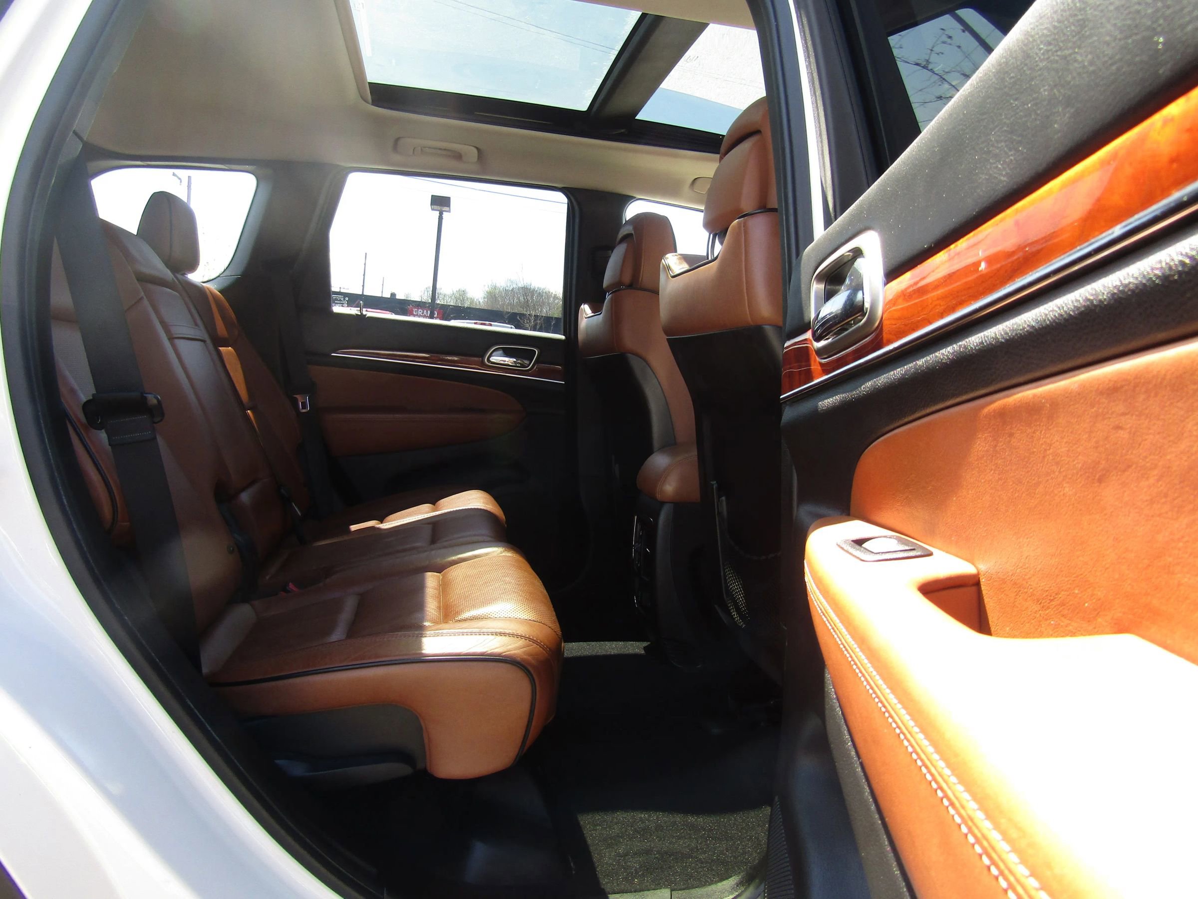 Used 2012 Jeep Grand Cherokee Overland image 18