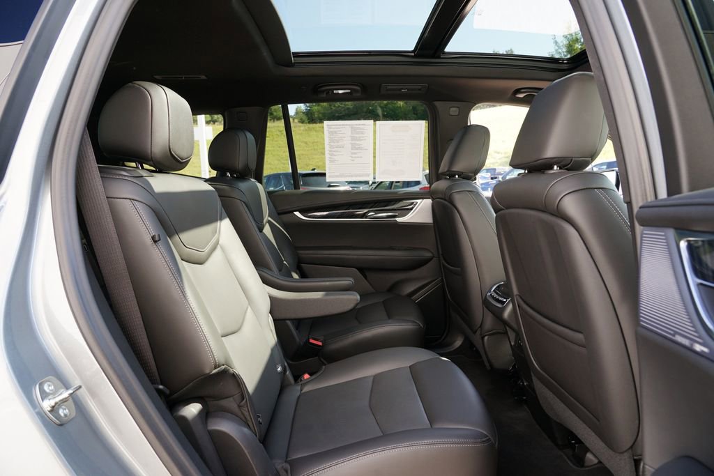 Used 2025 Cadillac XT6 Premium Luxury image 33