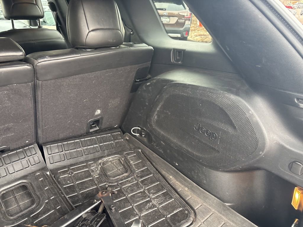 Used 2019 Jeep Cherokee Limited AWD/4WD image 23