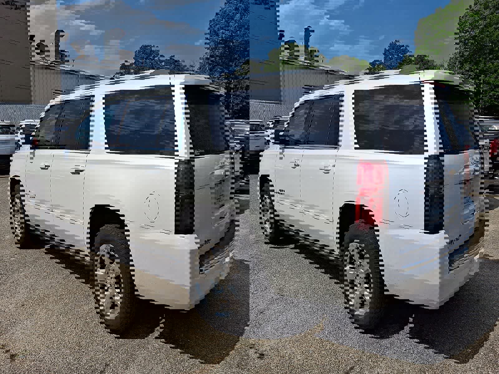 Used 2019 Chevrolet Suburban Premier AWD/4WD image 4