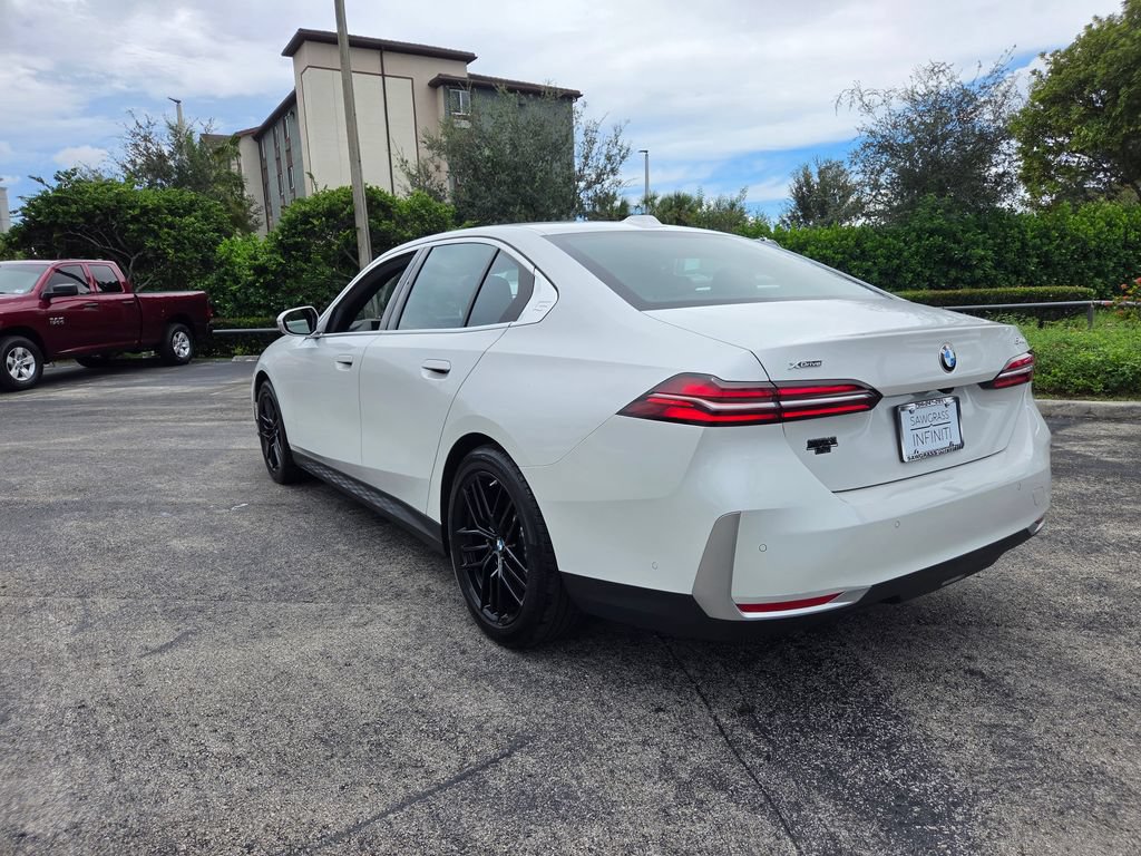 Used 2025 BMW 540i xDrive w/ Premium Package AWD/4WD image 14
