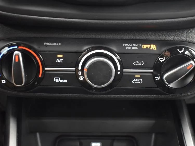 Used 2025 Kia Soul LX w/ LX Technology Package image 32