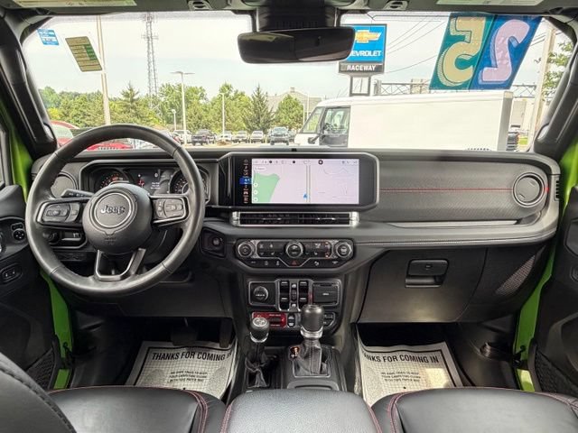 Used 2025 Jeep Wrangler Unlimited Rubicon AWD/4WD image 3