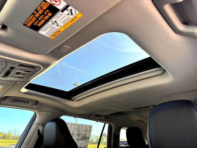 New 2025 Toyota Highlander Limited image 15