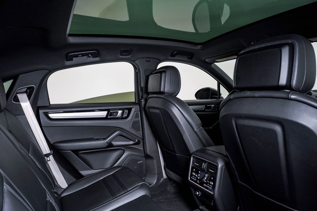 Certified 2023 Porsche Cayenne S AWD/4WD image 16