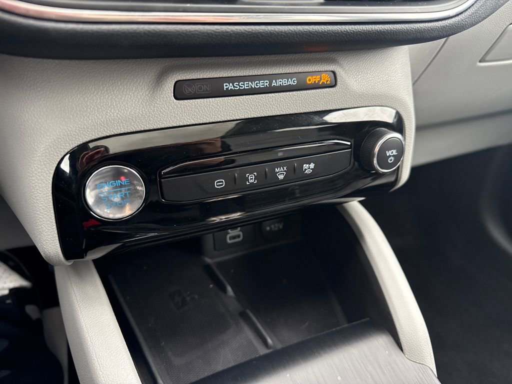 Used 2025 Ford Escape Platinum image 33