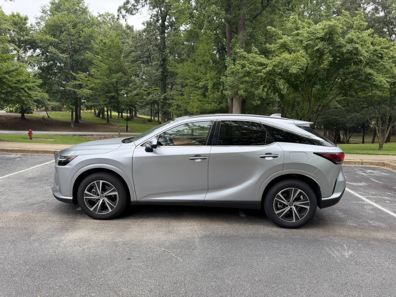 Used 2025 Lexus RX 350 Premium w/ Accessory Package (Z1) FWD image 8