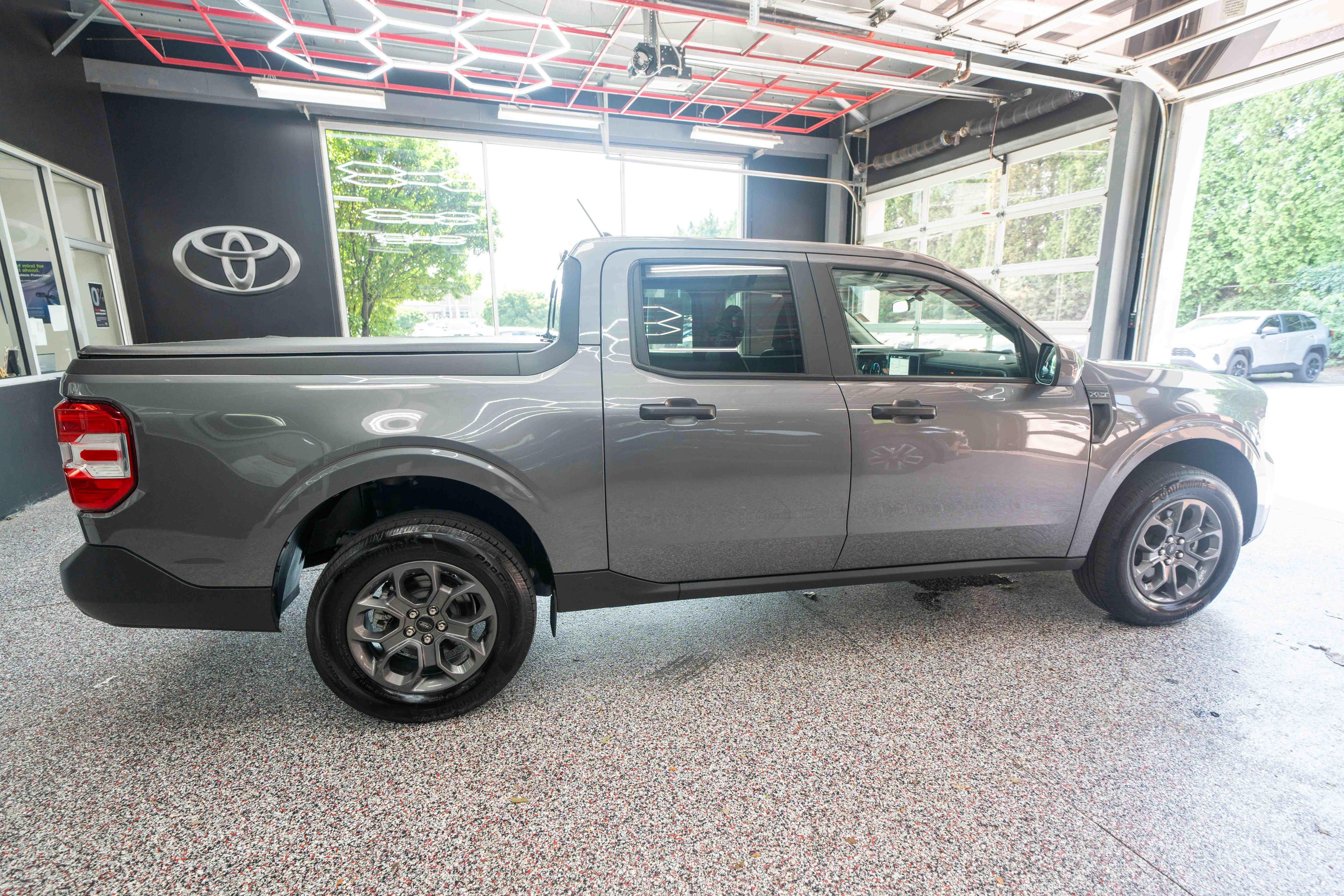 Used 2023 Ford Maverick XLT w/ XLT Luxury Package FWD image 4