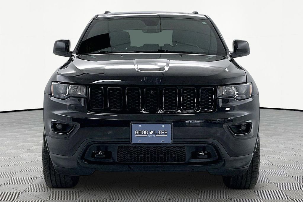 Used 2018 Jeep Grand Cherokee Laredo AWD/4WD image 2