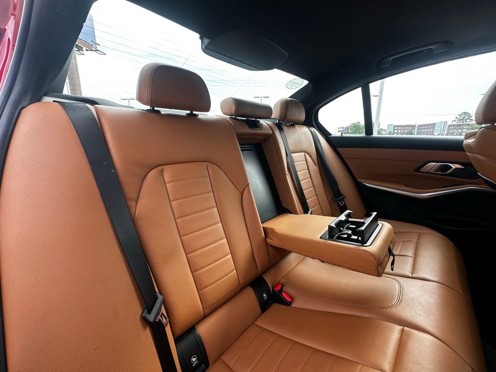 Used 2019 BMW 330i Sedan w/ Luxury Package image 25