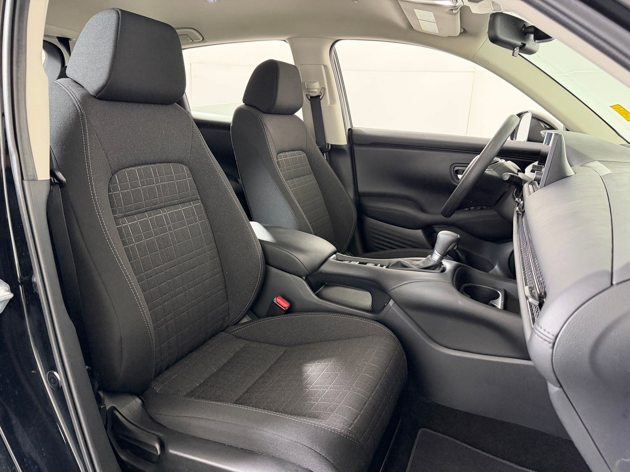 Certified 2025 Honda HR-V LX image 26