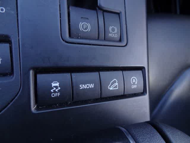 Used 2021 Toyota Highlander XLE AWD/4WD image 13