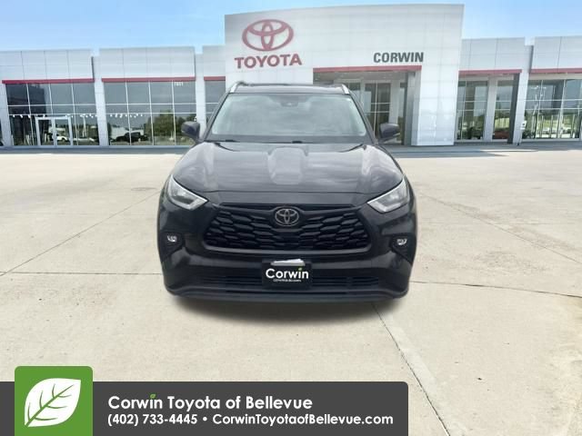 Used 2020 Toyota Highlander XLE AWD/4WD image 16