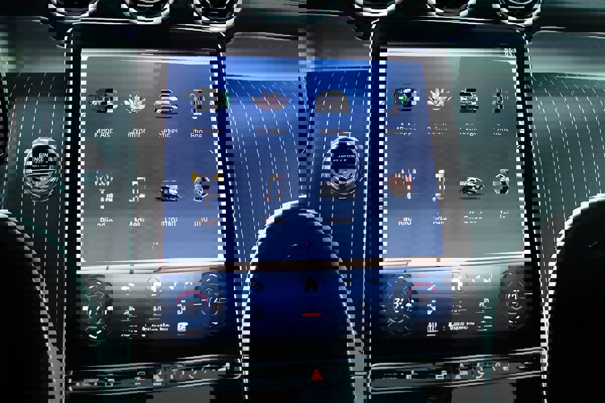 Used 2024 Mercedes-Benz GLC 300 4MATIC w/ AMG Line image 23