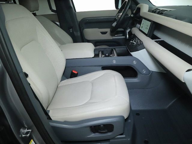 Used 2023 Land Rover Defender 110 SE image 32