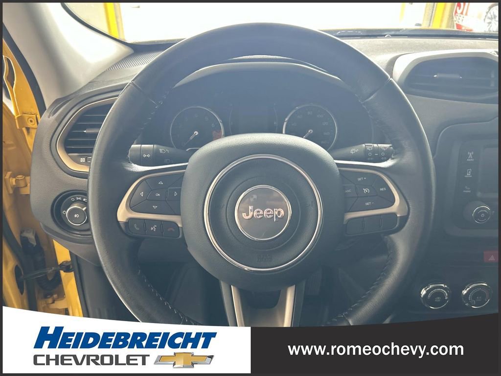 Used 2016 Jeep Renegade Latitude FWD image 18