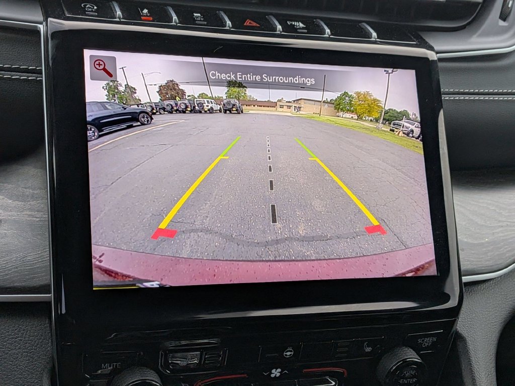 Used 2024 Jeep Grand Cherokee L Limited AWD/4WD image 16