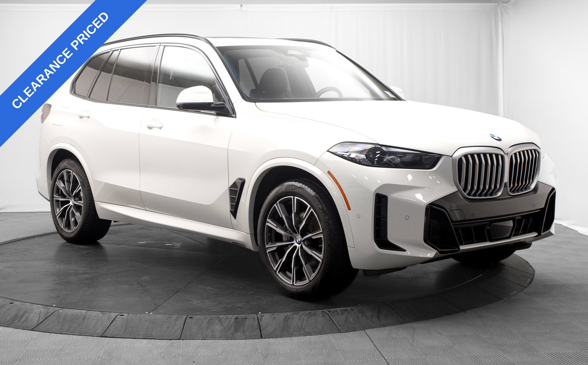 Used 2024 BMW X5 xDrive40i w/ M Sport Package AWD/4WD image 9
