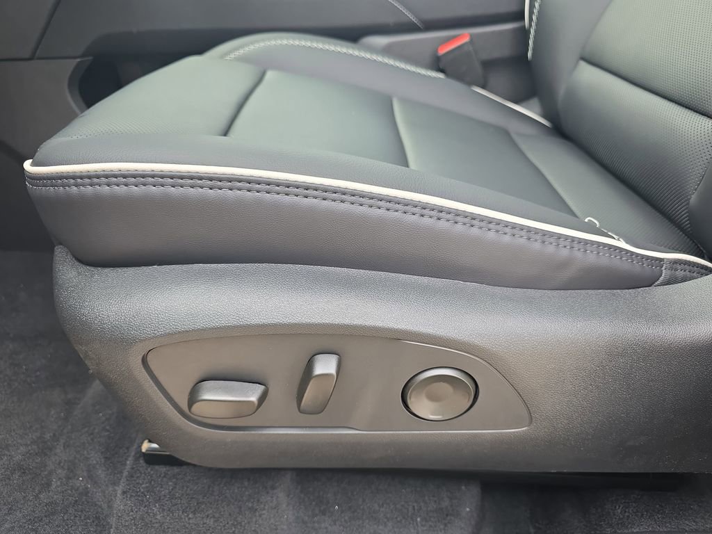 New 2026 GMC Acadia Denali w/ Super Cruise Package FWD image 30