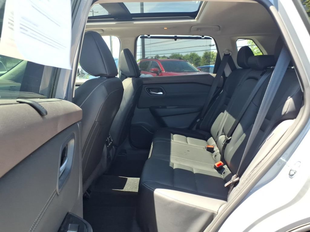 Used 2023 Nissan Rogue SL w/ SL Premium Package FWD image 11