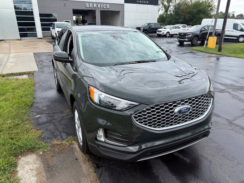 Certified 2024 Ford Edge SEL w/ Convenience Package AWD/4WD image 3