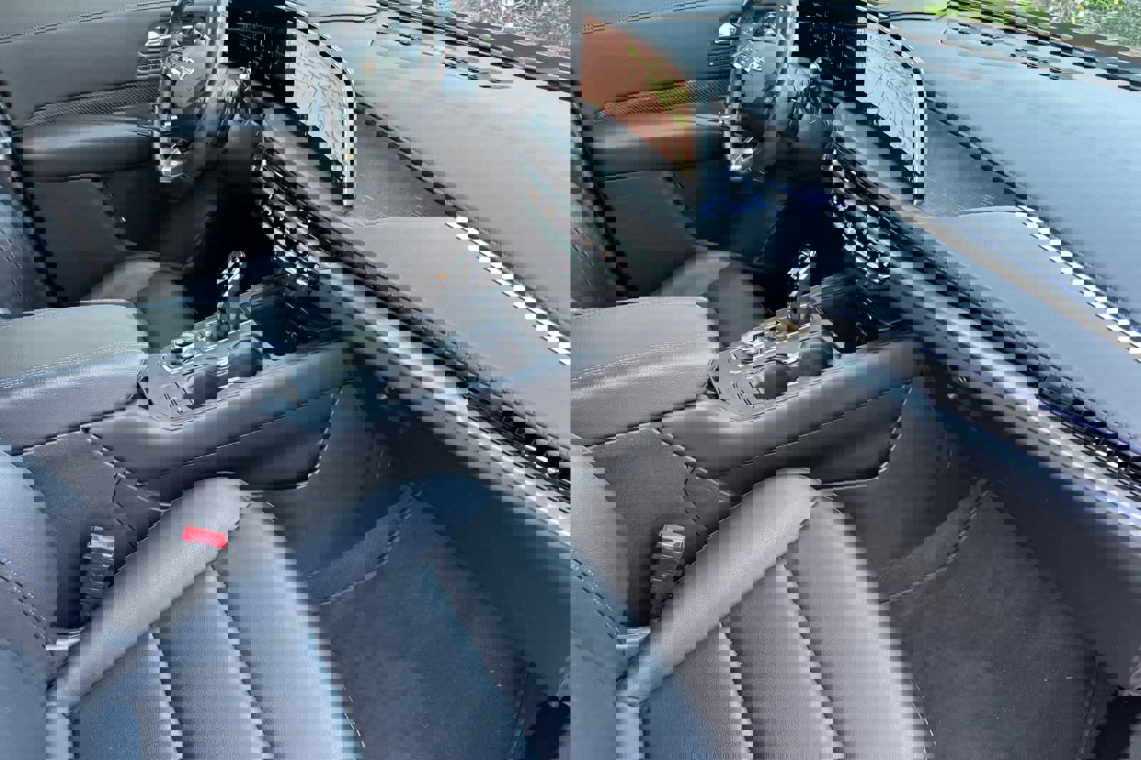 Used 2024 Cadillac XT4 Sport w/ Technology Package image 17