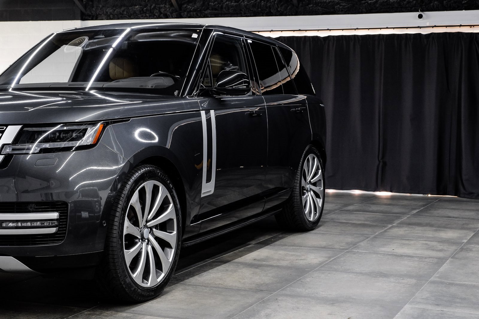 Used 2023 Land Rover Range Rover Autobiography image 8