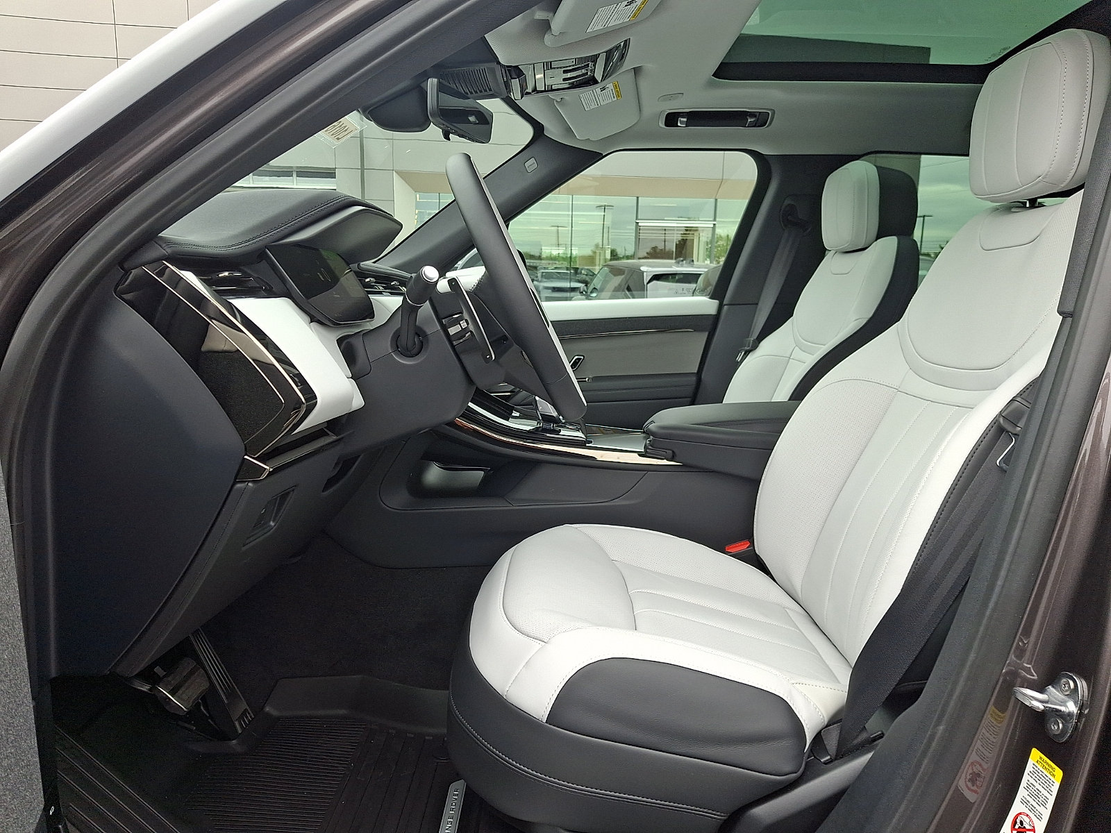 New 2026 Land Rover Range Rover Sport Dynamic SE AWD/4WD image 11