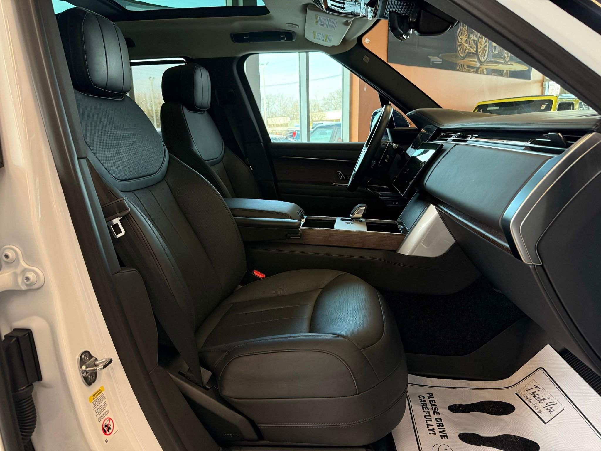 Used 2025 Land Rover Range Rover SE image 20