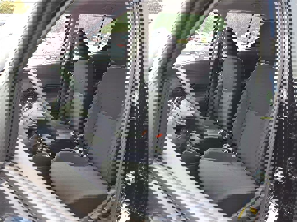 New 2025 Nissan Kicks Play S image 5