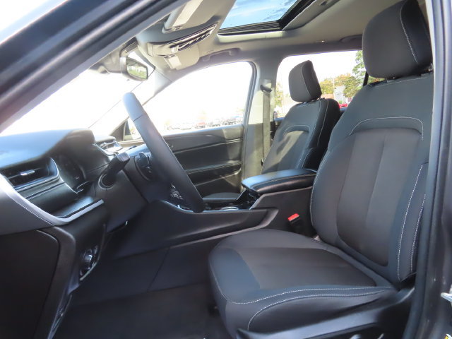 Used 2023 Jeep Grand Cherokee L Laredo w/ Luxury Tech Group I AWD/4WD image 19
