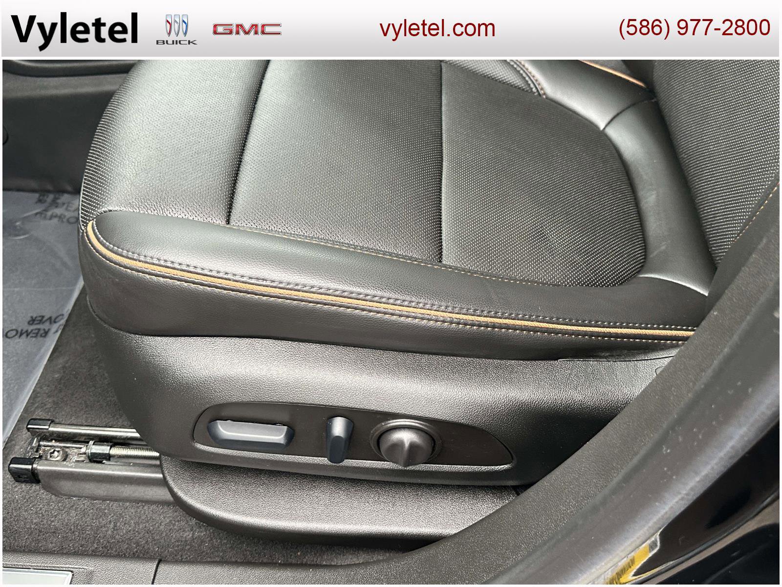 Used 2023 GMC Acadia AT4 w/ Technology Package image 20