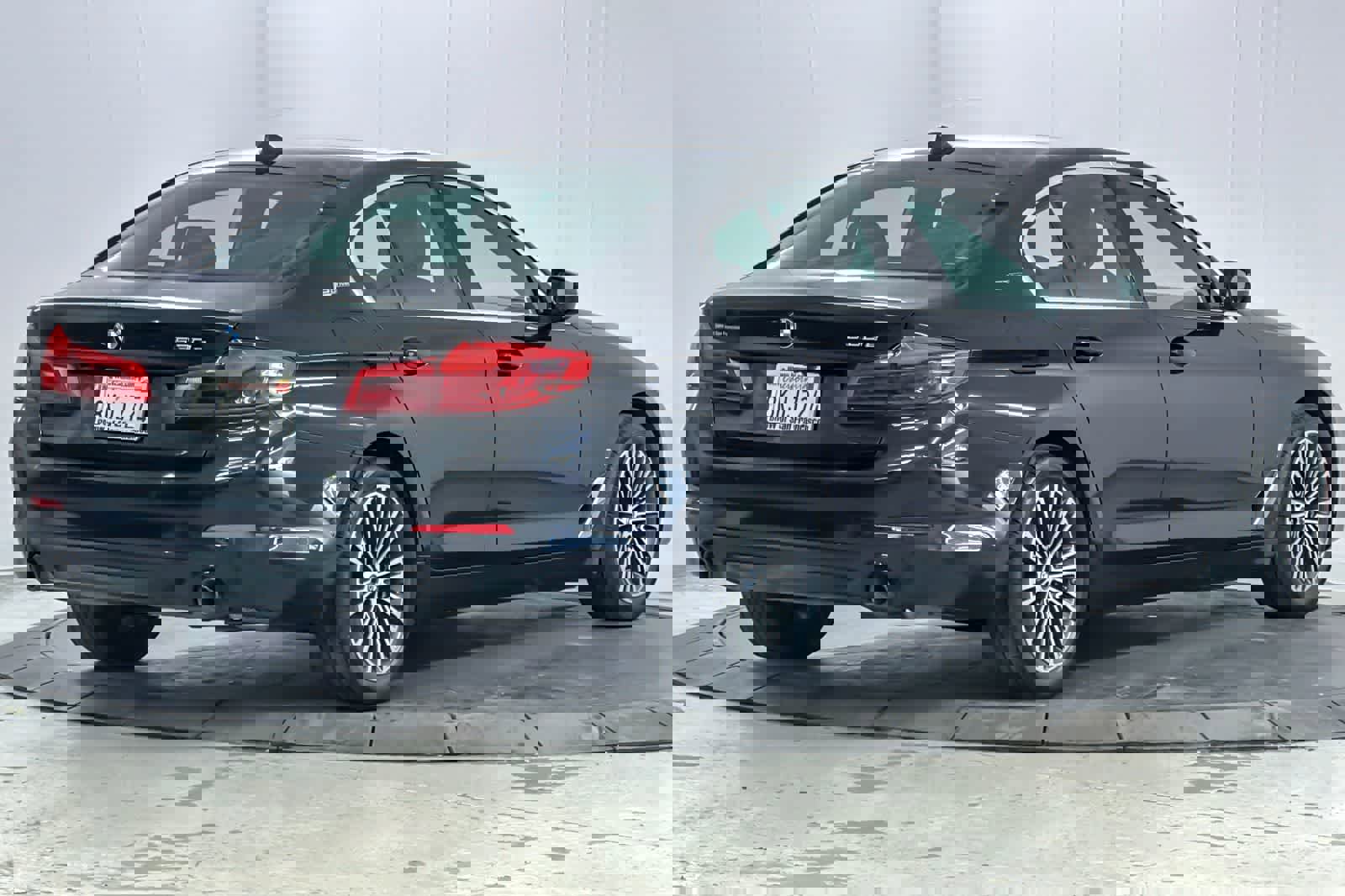 Used 2019 BMW 530e w/ Convenience Package image 2