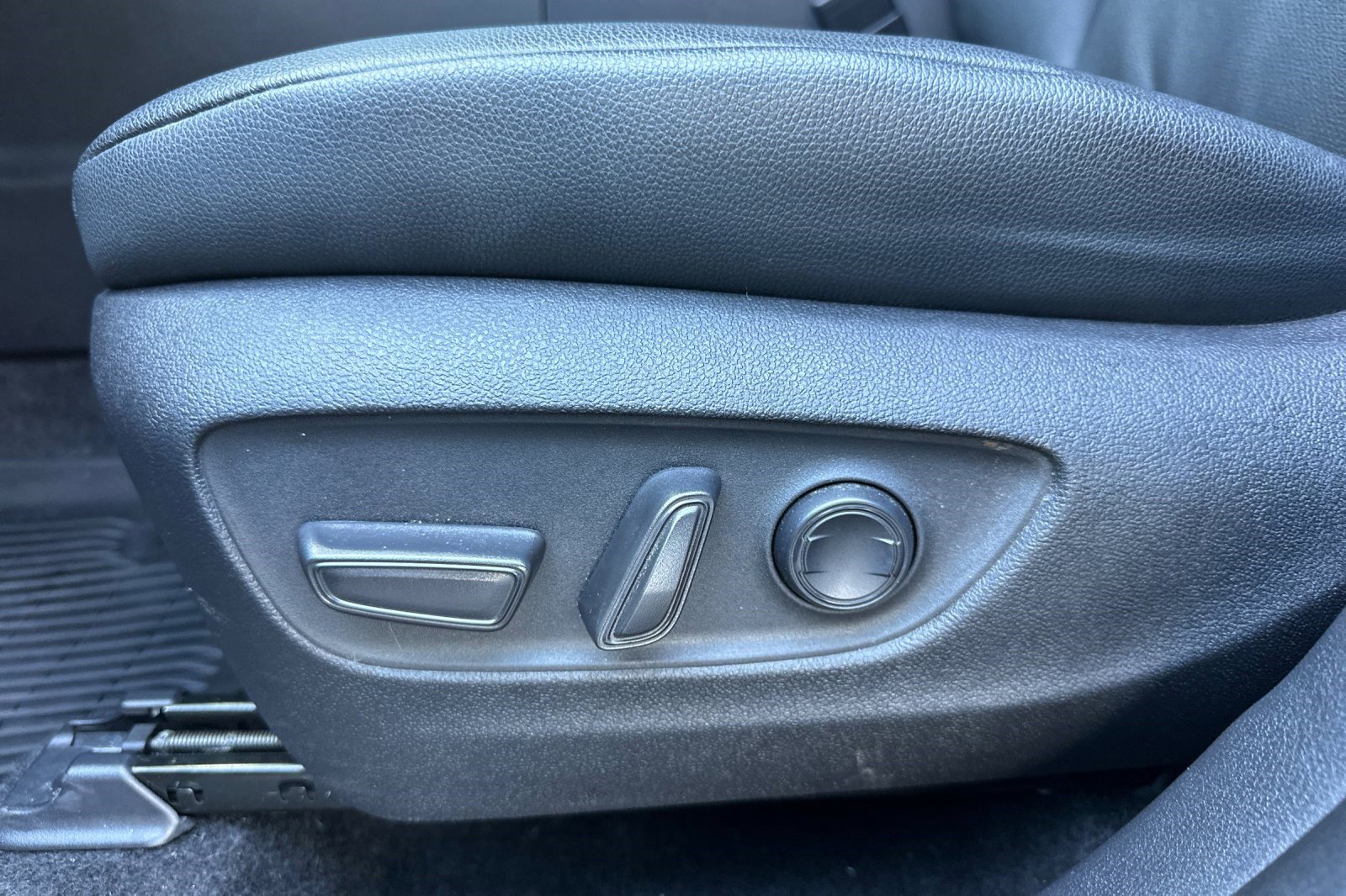 Used 2024 Toyota Grand Highlander XLE FWD image 14