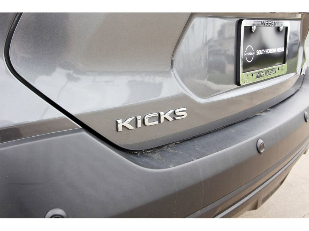 Used 2020 Nissan Kicks S image 30
