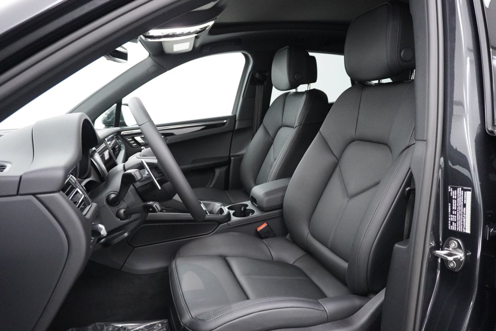 New 2026 Porsche Macan AWD/4WD image 5