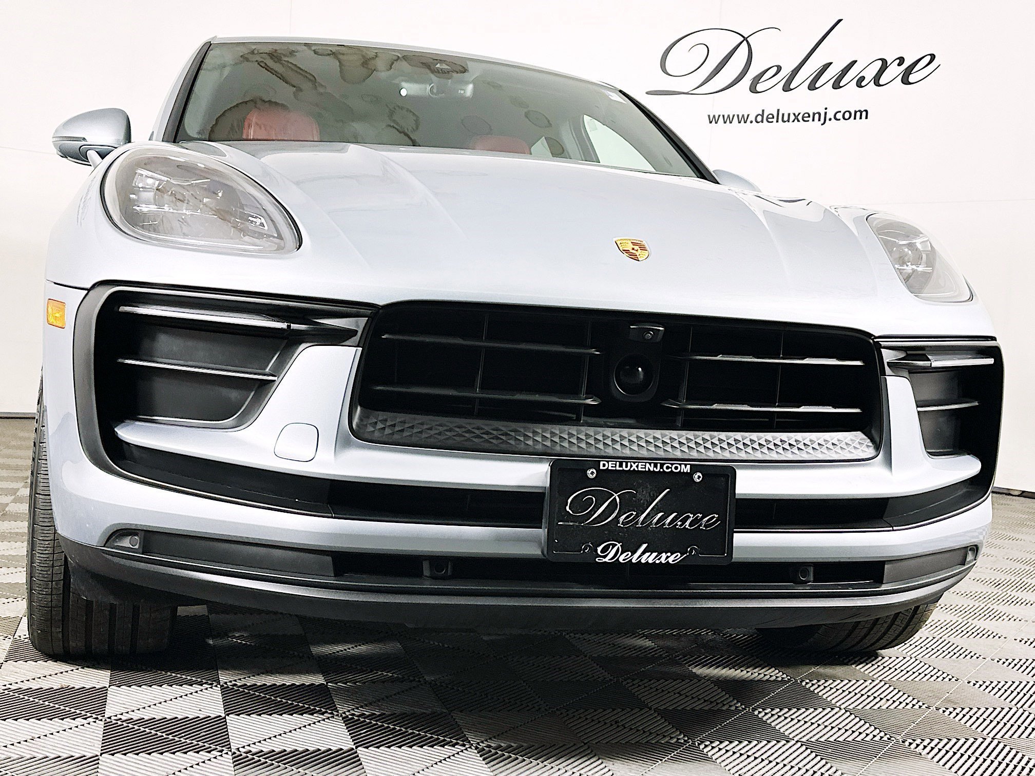 Used 2024 Porsche Macan AWD/4WD image 30