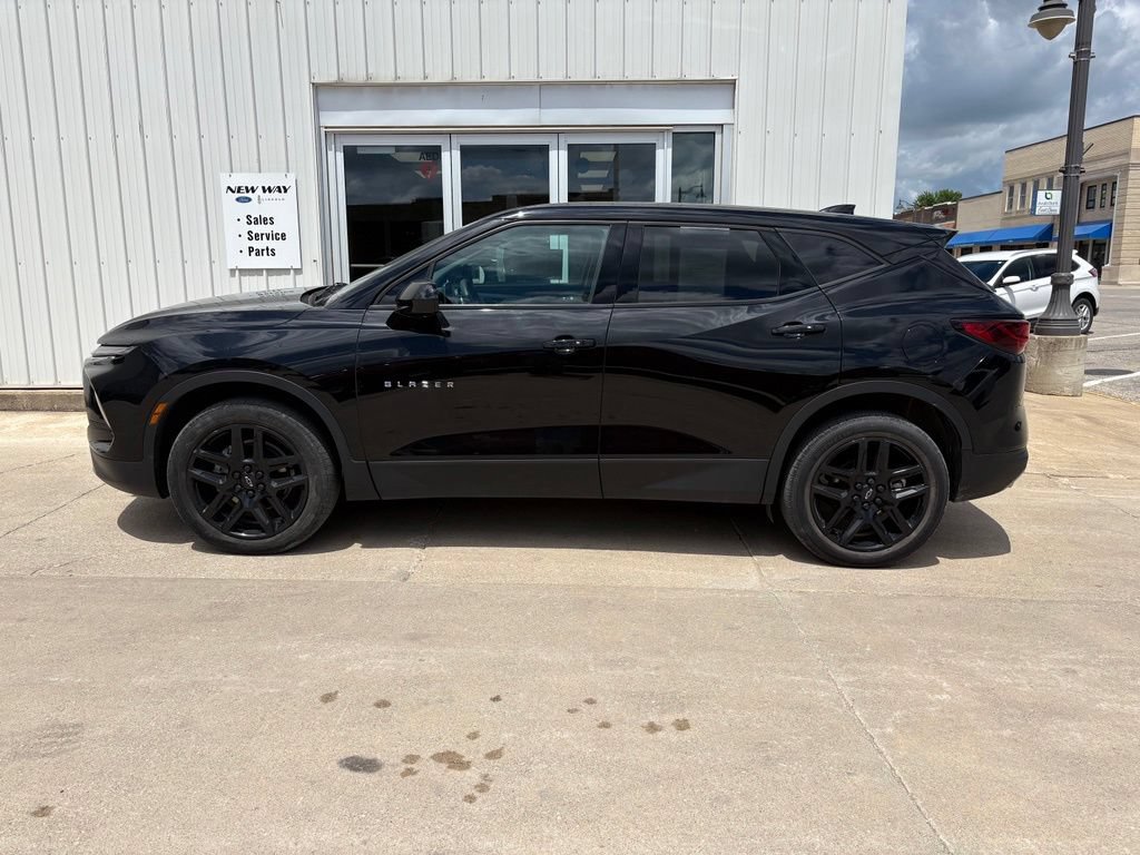 Used 2023 Chevrolet Blazer LT w/ Driver Confidence Package AWD/4WD image 2