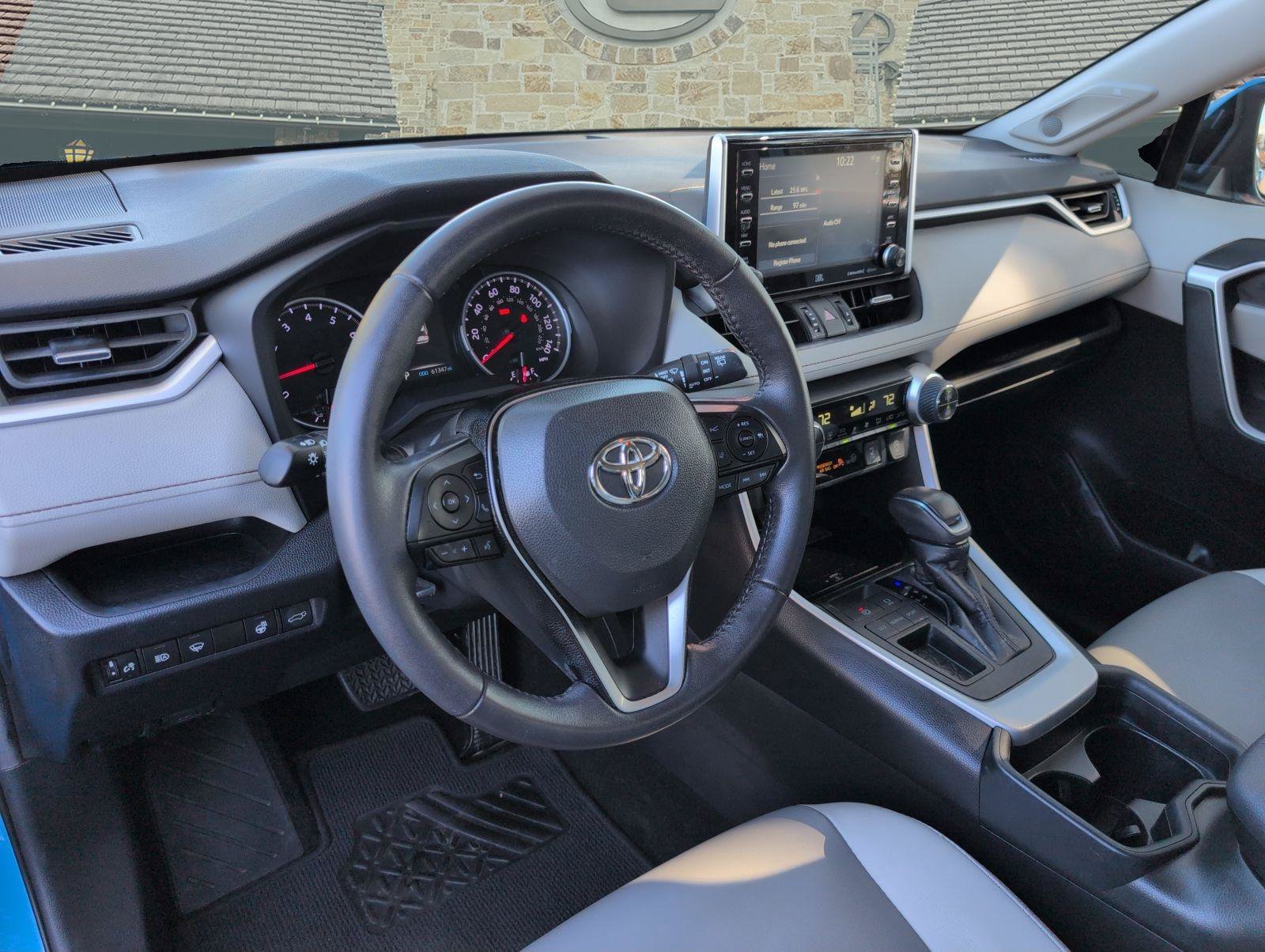 Used 2021 Toyota RAV4 XLE Premium FWD image 6