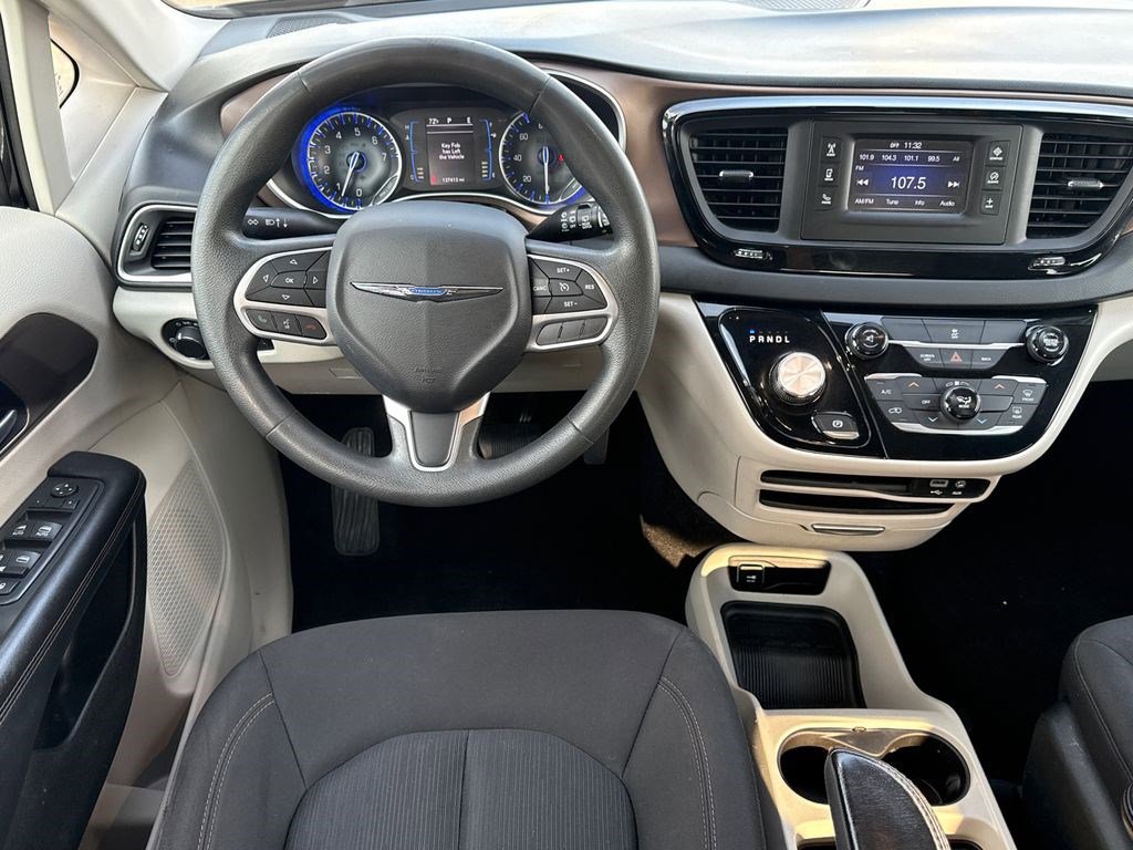 Used 2017 Chrysler Pacifica LX image 18