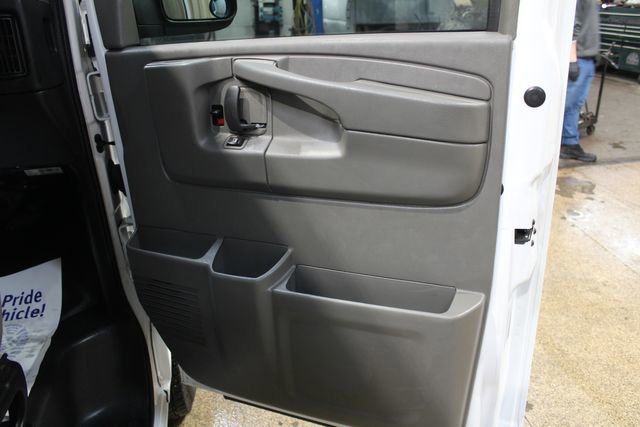 Used 2014 Chevrolet Express 3500 image 21
