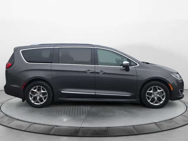Used 2017 Chrysler Pacifica Limited w/ Advanced Safetytec Group FWD image 6