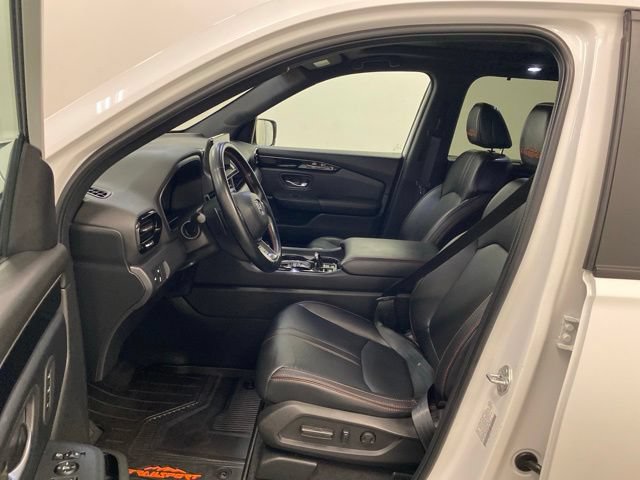 Used 2025 Honda Pilot TrailSport image 8