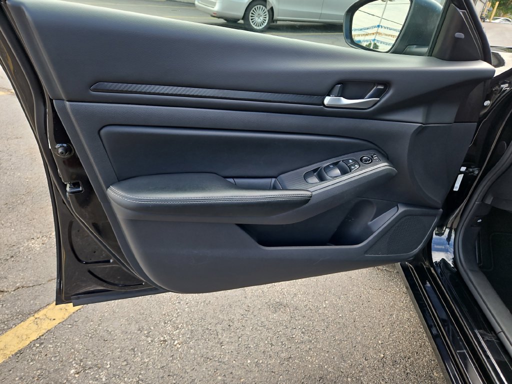 Used 2025 Nissan Altima 2.5 SV FWD image 21