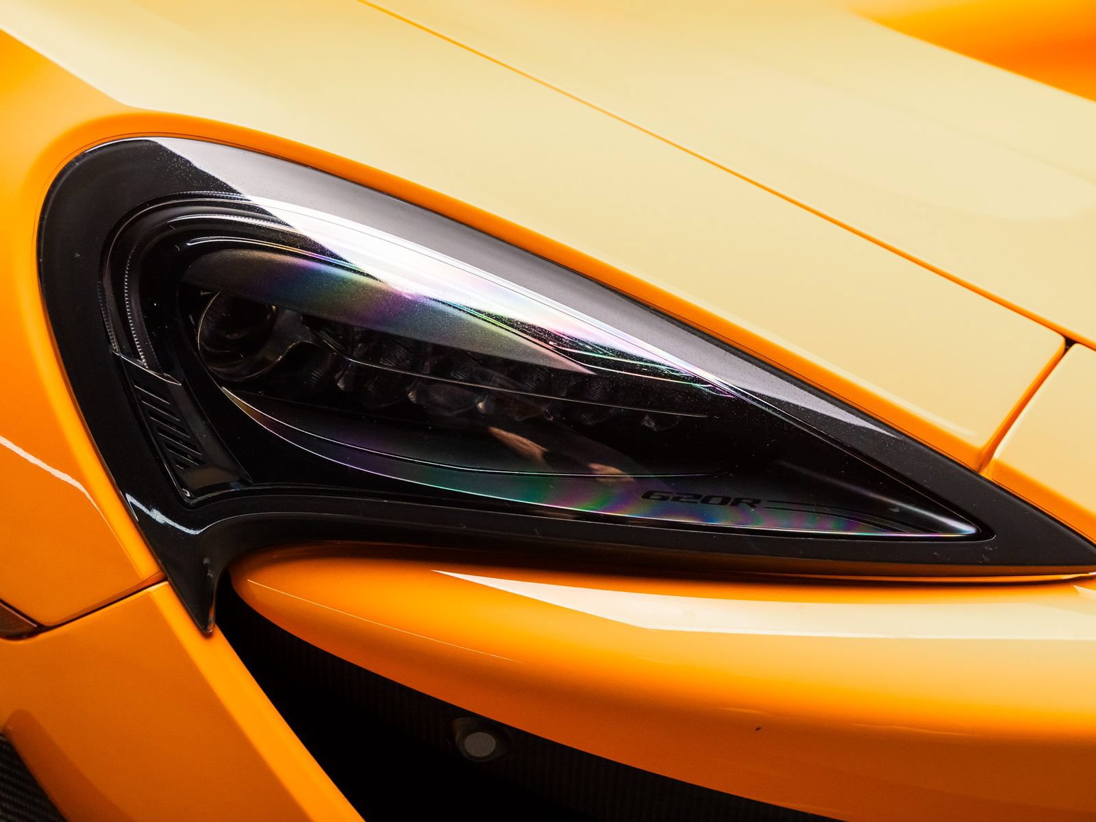 Used 2020 McLaren 620R RWD image 19