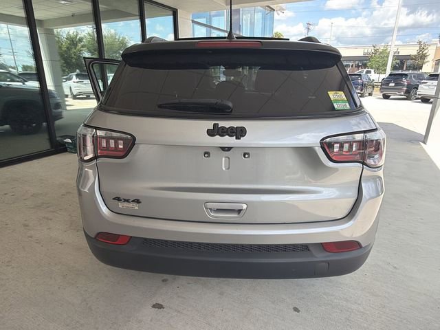 Used 2023 Jeep Compass Latitude w/ Sun and Sound Group AWD/4WD image 18
