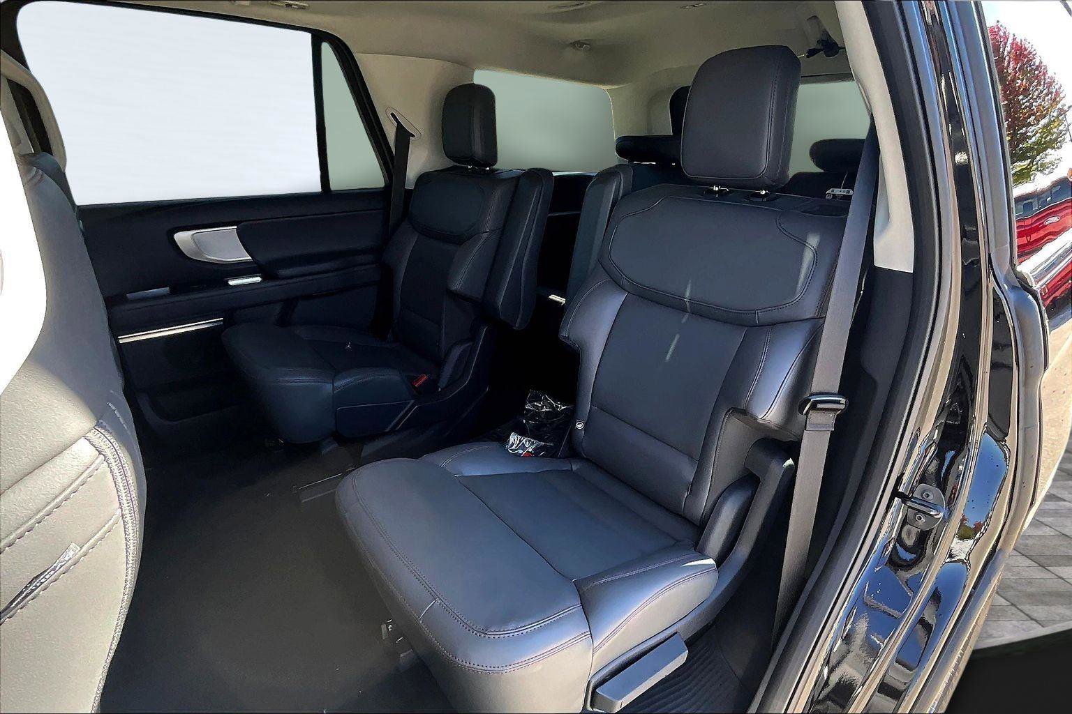 New 2025 Ford Expedition Active image 17